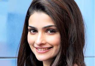 injured prachi desai shows professionalism -... injured prachi desai shows professionalism -...