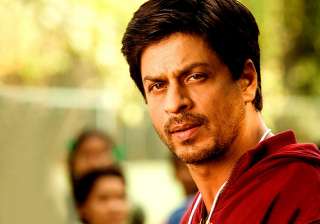 shah rukh tries to woo women see pics - India TV shah rukh tries to woo women see pics - India TV