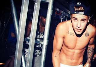bieber leaves with girls after nightclub brawl... bieber leaves with girls after nightclub brawl...