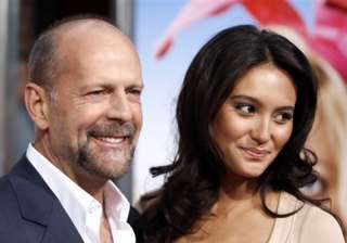 bruce willis loves to bargain - India TV bruce willis loves to bargain - India TV