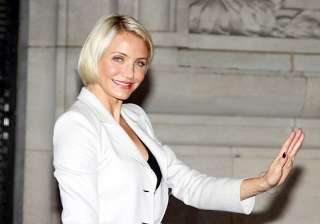 cameron diaz sits at valentino front row - India... cameron diaz sits at valentino front row - India...