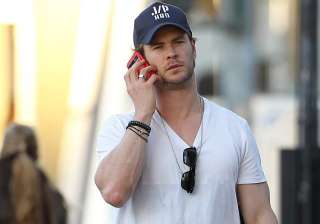 chris hemsworth is father of twins - India TV chris hemsworth is father of twins - India TV