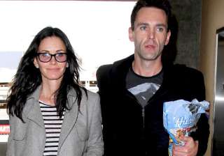 courteney cox engaged to johnny mcdaid - India TV courteney cox engaged to johnny mcdaid - India TV