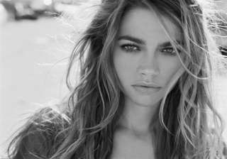 denise richards sues contractors - India TV denise richards sues contractors - India TV