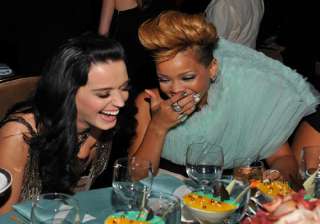 foe turn friends katy perry rihanna reunite -... foe turn friends katy perry rihanna reunite -...