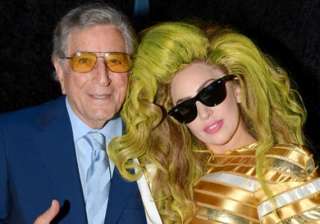 gaga tony bennett surprise graduates with... gaga tony bennett surprise graduates with...