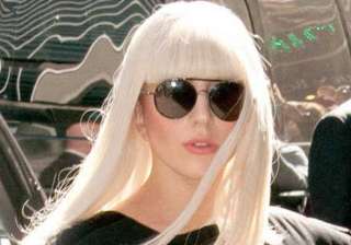 gaga shoots holiday tv special with the muppets -... gaga shoots holiday tv special with the muppets -...