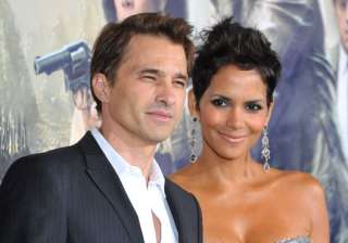 halle berry olivier martinez welcome baby boy -... halle berry olivier martinez welcome baby boy -...
