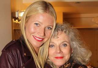 gwyneth paltrow s mother doesn t get conscious... gwyneth paltrow s mother doesn t get conscious...