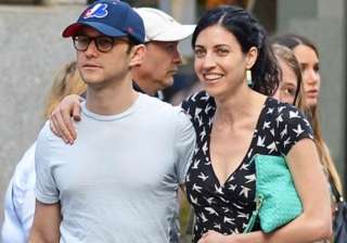 joseph gordon levitt is married - India TV joseph gordon levitt is married - India TV
