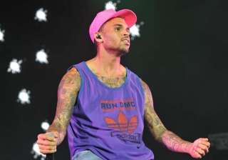 chris brown calls fans ungrateful for complaining... chris brown calls fans ungrateful for complaining...