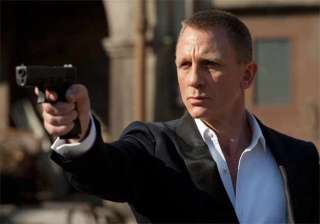 injured daniel craig undergoes knee surgery -... injured daniel craig undergoes knee surgery -...