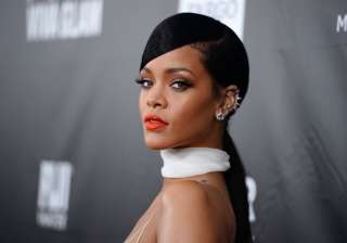 rihanna hates being an outsider - India TV rihanna hates being an outsider - India TV