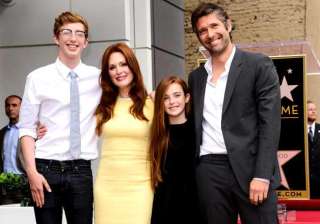 julianne moore s kids not interested in oscars -... julianne moore s kids not interested in oscars -...