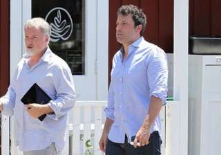ben affleck david fincher reunite for strangers... ben affleck david fincher reunite for strangers...