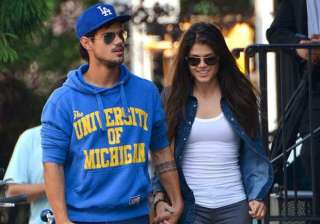 taylor lautner and marie avgeropoulos break up -... taylor lautner and marie avgeropoulos break up -...