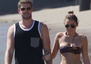 miley cyrus goes topless at beach - India TV miley cyrus goes topless at beach - India TV