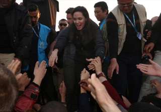 angelina jolie meets isis victims in refugee camp... angelina jolie meets isis victims in refugee camp...