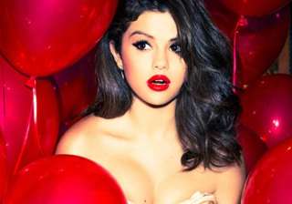selena gomez sees psychic - India TV selena gomez sees psychic - India TV