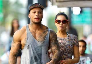 kelly brook david mcintosh on house hunt - India... kelly brook david mcintosh on house hunt - India...