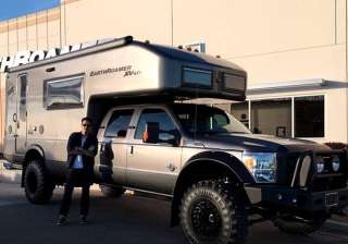 john mayer treats himself to luxury mobile home -... john mayer treats himself to luxury mobile home -...