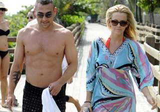 jenny mccarthy praises new beau - India TV jenny mccarthy praises new beau - India TV