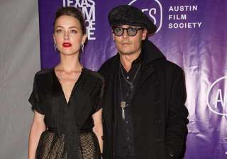 johnny depp escorts fiance amber heard to award... johnny depp escorts fiance amber heard to award...
