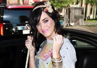katy perry strips off for chart topping et video... katy perry strips off for chart topping et video...
