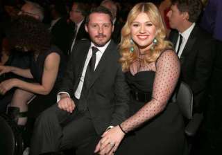 kelly clarkson marries music manager brandon... kelly clarkson marries music manager brandon...