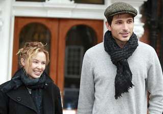 kylie minogue eager to get back with ex beau... kylie minogue eager to get back with ex beau...
