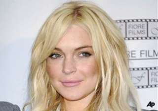 lindsay lohan begins serving sentence on house... lindsay lohan begins serving sentence on house...