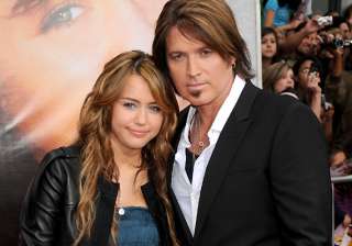 miley cyrus wants her dad to take help - India TV miley cyrus wants her dad to take help - India TV