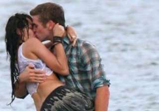 miley is hot and attractive ex liam hemsworth see... miley is hot and attractive ex liam hemsworth see...