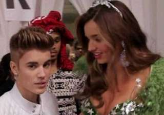 miranda kerr flrting with justin bieber - India TV miranda kerr flrting with justin bieber - India TV