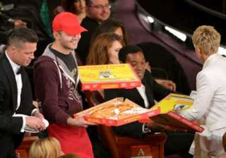 oscars 2014 ellen degeneres gives out usd 1 000... oscars 2014 ellen degeneres gives out usd 1 000...