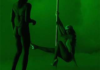rihanna takes pole dancing lessons view pics -... rihanna takes pole dancing lessons view pics -...