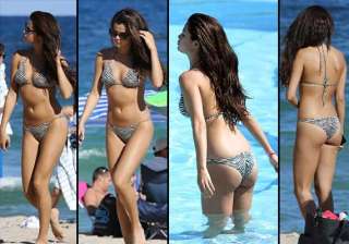 selema gomez shows off her sexy figure in florida... selema gomez shows off her sexy figure in florida...