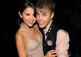 selena gomez justin bieber reunion worries her... selena gomez justin bieber reunion worries her...