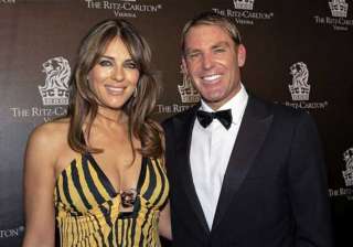 shane warne tweets love messages to liz hurley -... shane warne tweets love messages to liz hurley -...