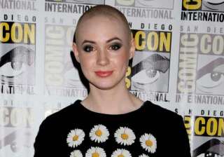 shaving head was liberating for karen gillan -... shaving head was liberating for karen gillan -...