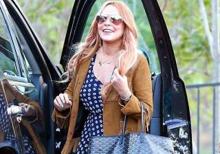 smiling lindsay lohan leaves rehab - India TV smiling lindsay lohan leaves rehab - India TV