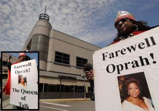 tv icon oprah ends 25 year run of show - India TV tv icon oprah ends 25 year run of show - India TV