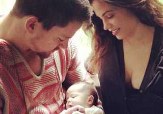 tatum entertains daughter with beatboxing - India... tatum entertains daughter with beatboxing - India...