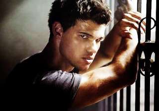 taylor lautner turns porn star for boogie nights... taylor lautner turns porn star for boogie nights...