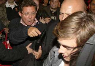 zac efron attacked on the mouth - India TV zac efron attacked on the mouth - India TV