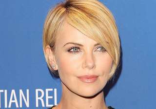 charlize theron a generous tipper - India TV charlize theron a generous tipper - India TV