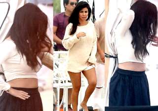 pregnant kourtney kardashian flaunts her baby... pregnant kourtney kardashian flaunts her baby...