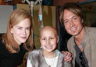 kidman urban perform for sick children - India TV kidman urban perform for sick children - India TV