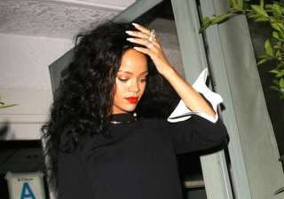 rihanna rents 7 million home in la - India TV rihanna rents 7 million home in la - India TV