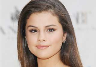 selena gomez grandma worried about her health -... selena gomez grandma worried about her health -...